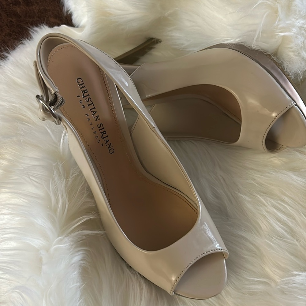 Nude heels with gold detailing